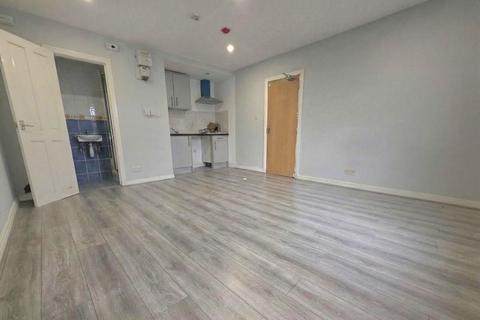 18 bedroom terraced house to rent, Upper High Street, Wednesbury, WS10