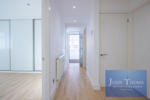 undefined, Cross Road, Woodford Green IG8