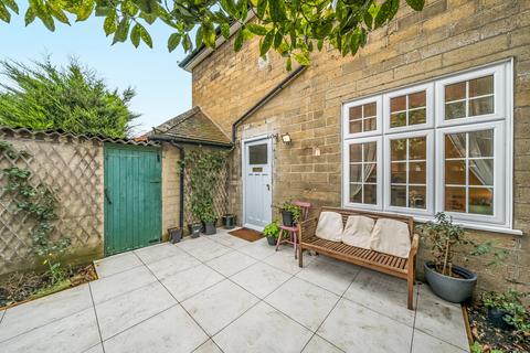 2 bedroom maisonette for sale, Woking Road, Guildford, GU1