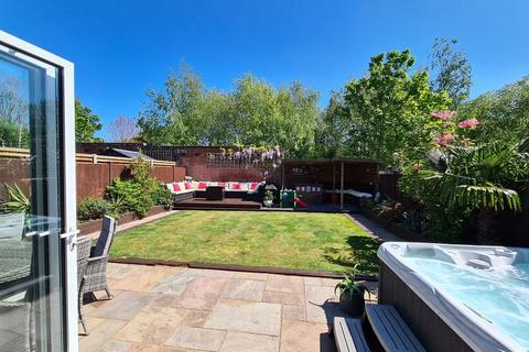 4 bedroom semi-detached house for sale, Kingston Road, Leatherhead KT22