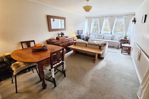 2 bedroom flat for sale, Berkeley Court, Carrington, Nottingham, NG5 2AU
