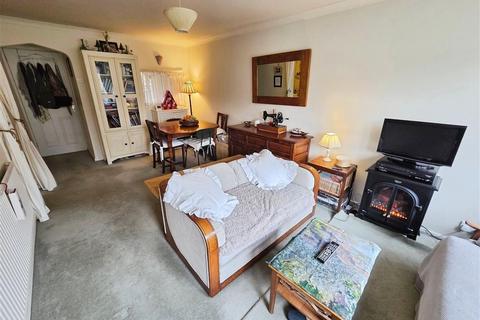 2 bedroom flat for sale, Berkeley Court, Carrington, Nottingham, NG5 2AU