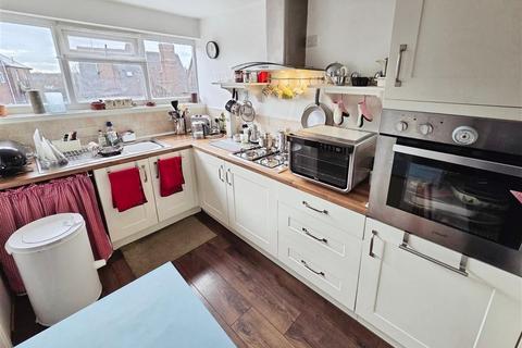 2 bedroom flat for sale, Berkeley Court, Carrington, Nottingham, NG5 2AU