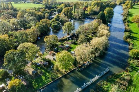 undefined, Shiplake Lock, Mill Lane, Shiplake, Henley-on-Thames, RG9