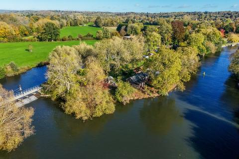 undefined, Shiplake Lock, Mill Lane, Shiplake, Henley-on-Thames, RG9