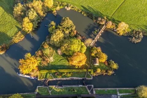 undefined, Eynsham Lock, Swinford, Witney, Oxfordshire, OX29