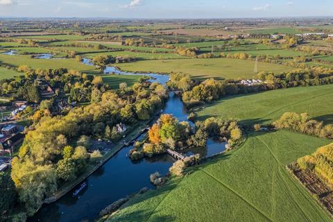 undefined, Eynsham Lock, Swinford, Witney, Oxfordshire, OX29