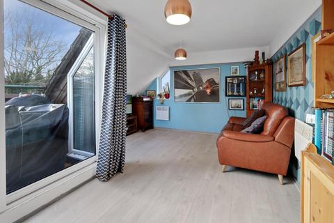 1 bedroom flat for sale, Woodstock Crescent, Laindon, Essex, SS15 6LG