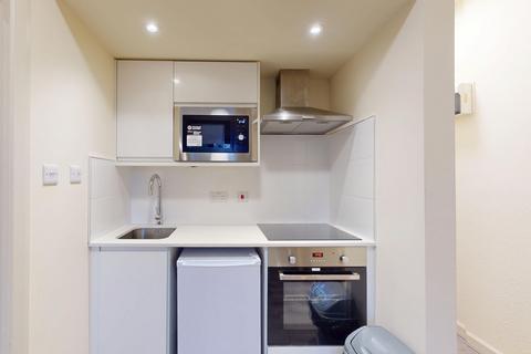 Studio to rent, Chatsworth Road