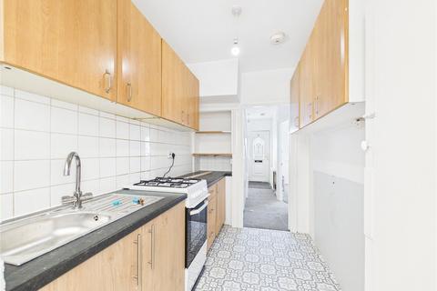 3 bedroom terraced house to rent, Carmelite Road, Harrow HA3