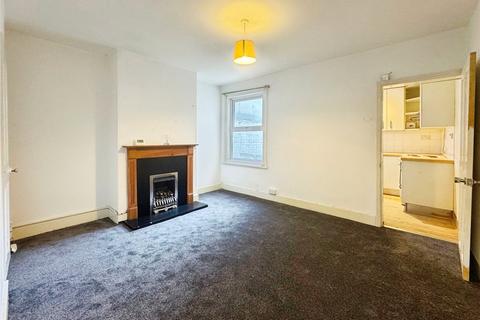 4 bedroom terraced house to rent, Basingstoke Road, Berkshire RG2