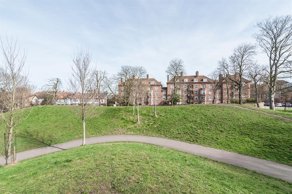 Clissold Park