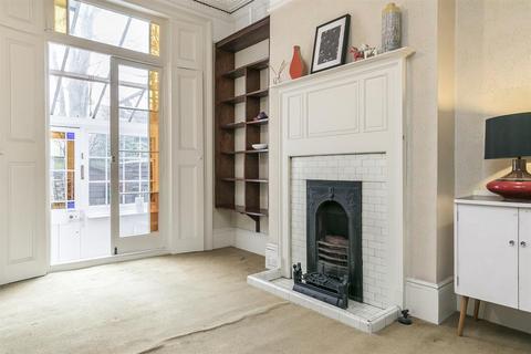 3 bedroom terraced house for sale, Queen Elizabeth's Walk, London, N16