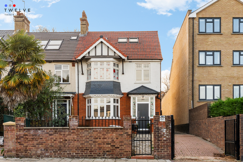 Studio to rent, Newly Refurbished Studio Room in Tulse Hill SW2 - Shared Bathroom