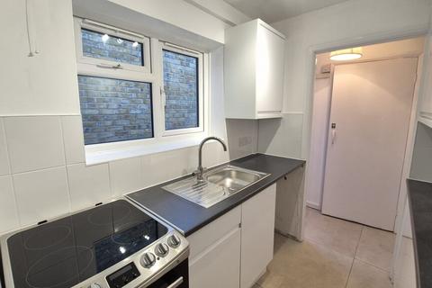 2 bedroom end of terrace house to rent, Wrotham Rd, Gravesend DA11