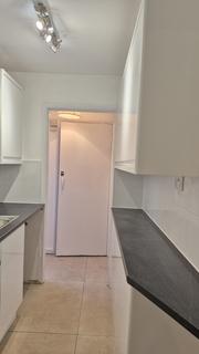 2 bedroom end of terrace house to rent, Wrotham Rd, Gravesend DA11