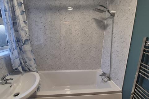 2 bedroom end of terrace house to rent, Wrotham Rd, Gravesend DA11