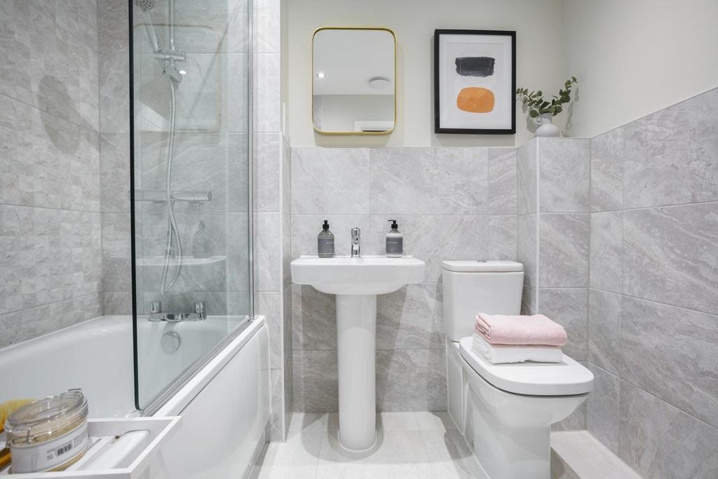 Contemporary family bathroom
