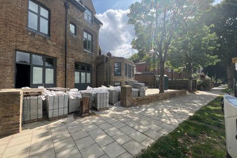 Retail property (high street) to rent, 2 Grove Park Rd London W4 3SG