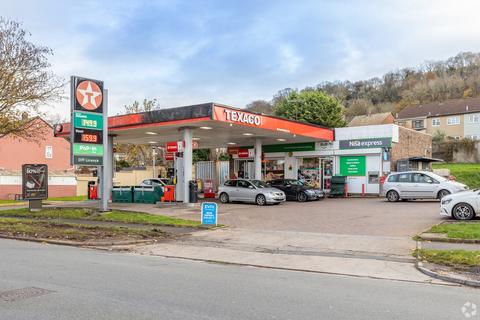 Petrol station to rent, 80 Kings Weston Av Bristol BS11 0AL