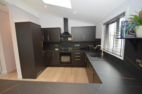 undefined, WEYBRIDGE PARK / MEADOWLANDS PARK - ADDLESTONE / WEYBRIDGE