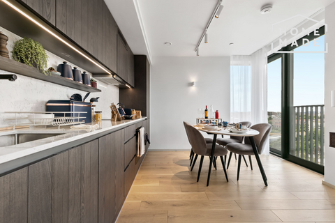 3 bedroom apartment to rent, Author Kings Cross