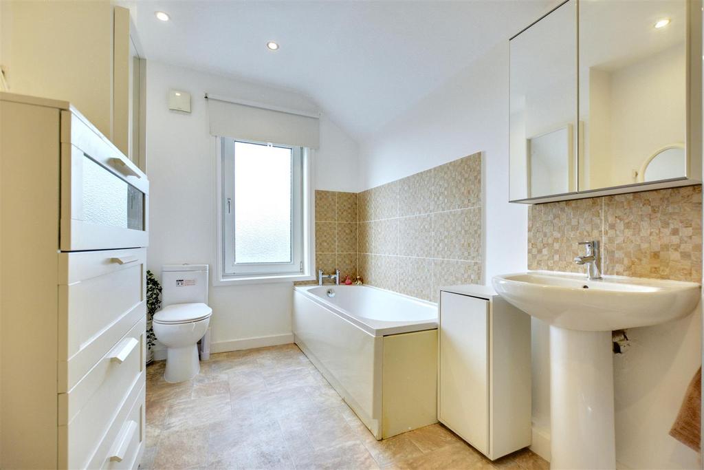 Bathroom 1.jpeg