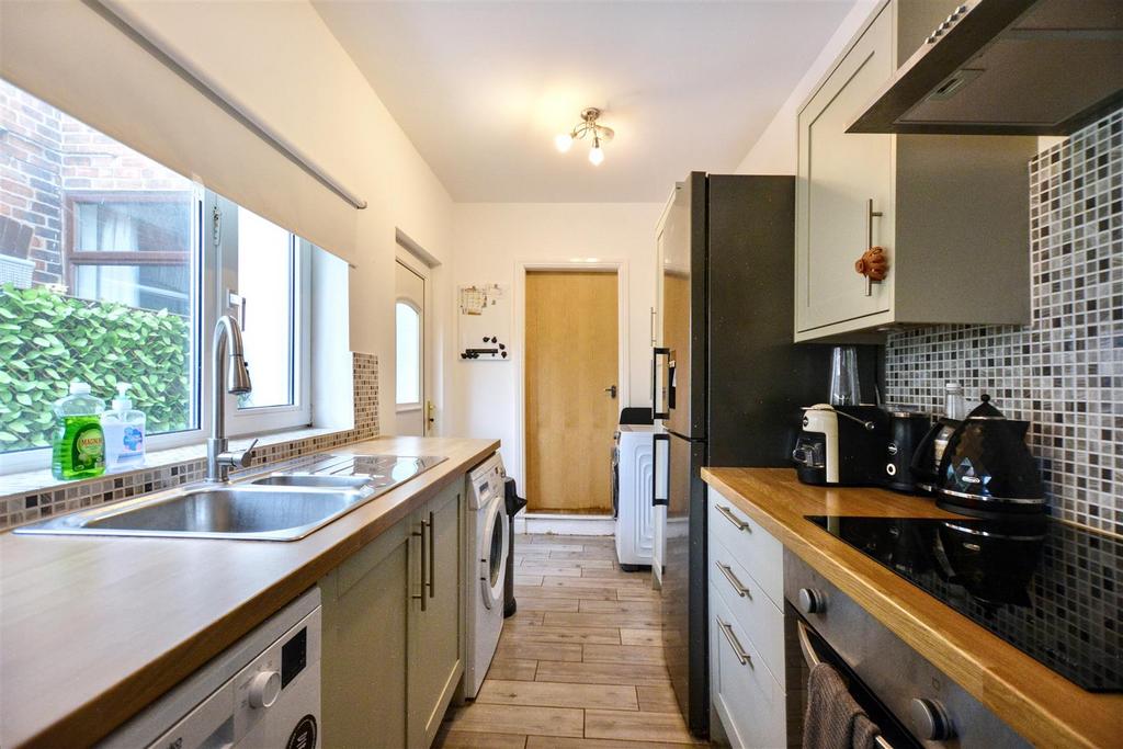 Kitchen 2.jpeg
