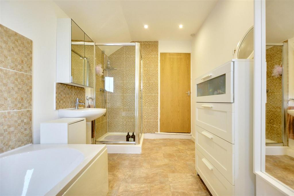 Bathroom 2.jpeg