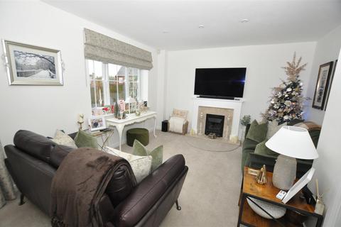 3 bedroom detached house for sale, Wetherel Road, Burton-On-Trent DE15