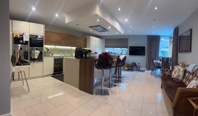 Kitchen 1.jpg