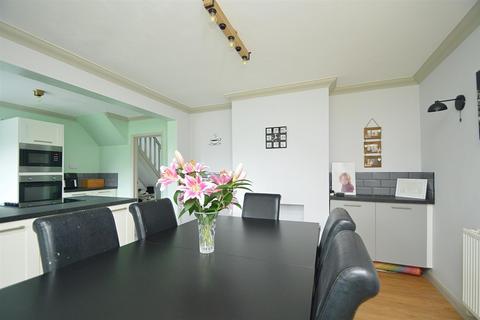 undefined, IDEAL FAMILY HOME * SHANKLIN