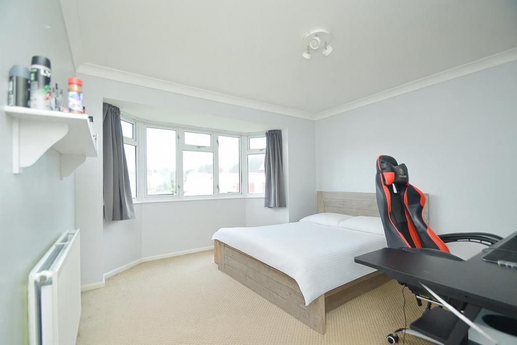 Bed1.jpg