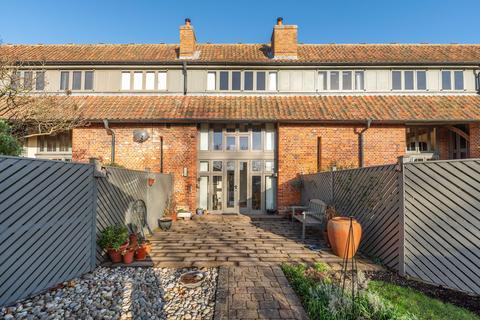 undefined, Heath Road, Crostwight