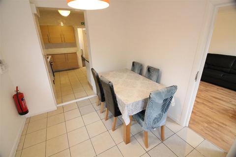 undefined, Great West Road, Isleworth