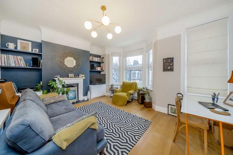 2 bedroom flat for sale, Leighton Gardens, London NW10