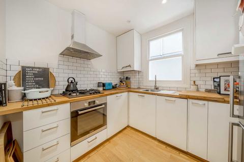 2 bedroom flat for sale, Leighton Gardens, London NW10