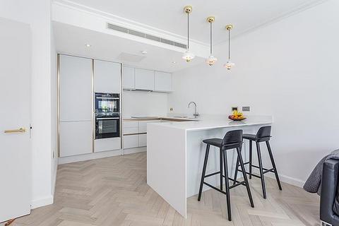 1 bedroom flat for sale, Discovery Dock Apartments East, 3 South Quay Square, Nr Canary Wharf, London, E14
