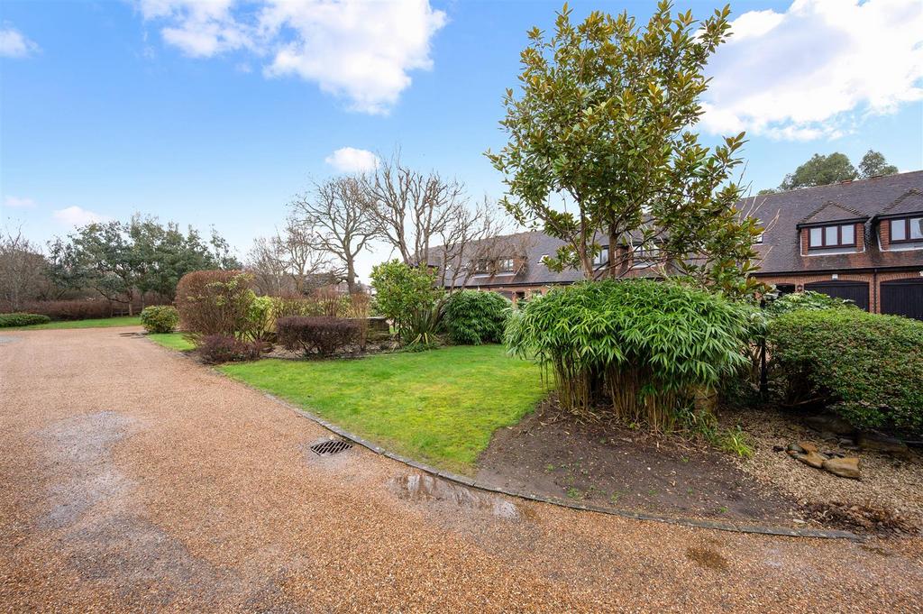 MEADE COURT 1 (19).jpg