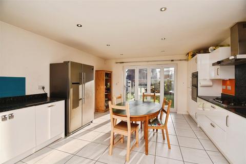5 bedroom detached house for sale, Nursery Close, Swanland, North Ferriby