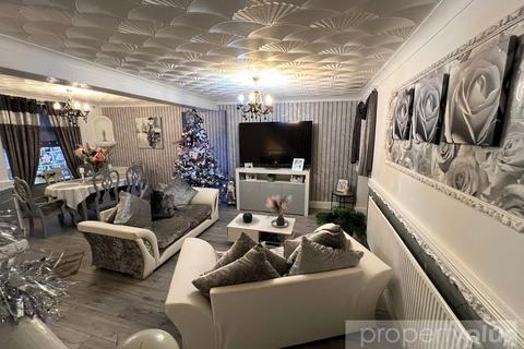 undefined, Amos Hill, Tonypandy, Rhondda Cynon Taff, CF40