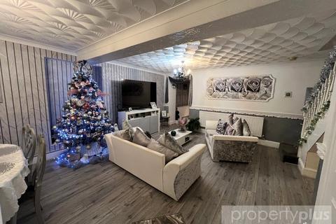 undefined, Amos Hill, Tonypandy, Rhondda Cynon Taff, CF40