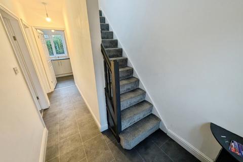 3 bedroom semi-detached house to rent, Summer Lane, Dudley
