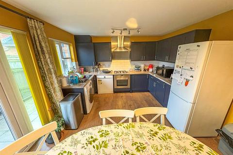 4 bedroom semi-detached house for sale, Lynwood Way, South Shields
