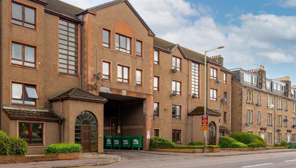 2 Bed Unfurnished Flat