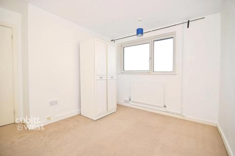 undefined, Kelsey Close Horley RH6