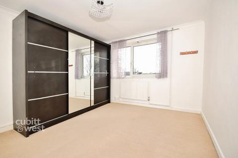 undefined, Kelsey Close Horley RH6