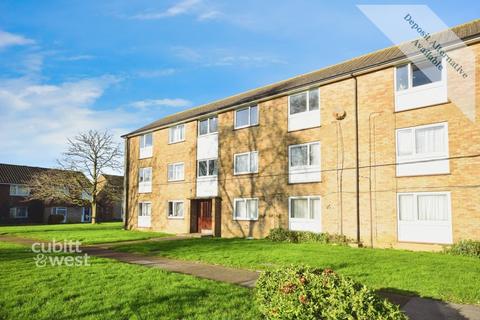 2 bedroom flat to rent, Kelsey Close Horley RH6