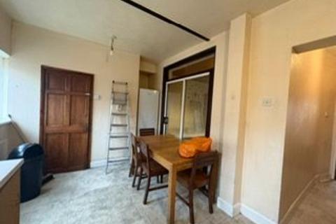 4 bedroom terraced house to rent, Cranleigh Gardens, Southall