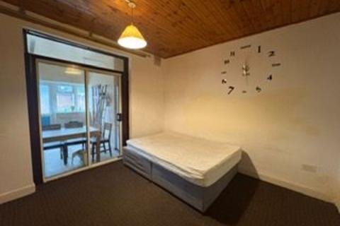 4 bedroom terraced house to rent, Cranleigh Gardens, Southall